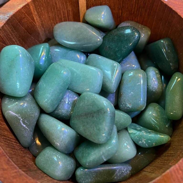 Can Aventurine Be Put in Water? Color and Grace